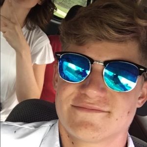 Meet your Posher, Liam